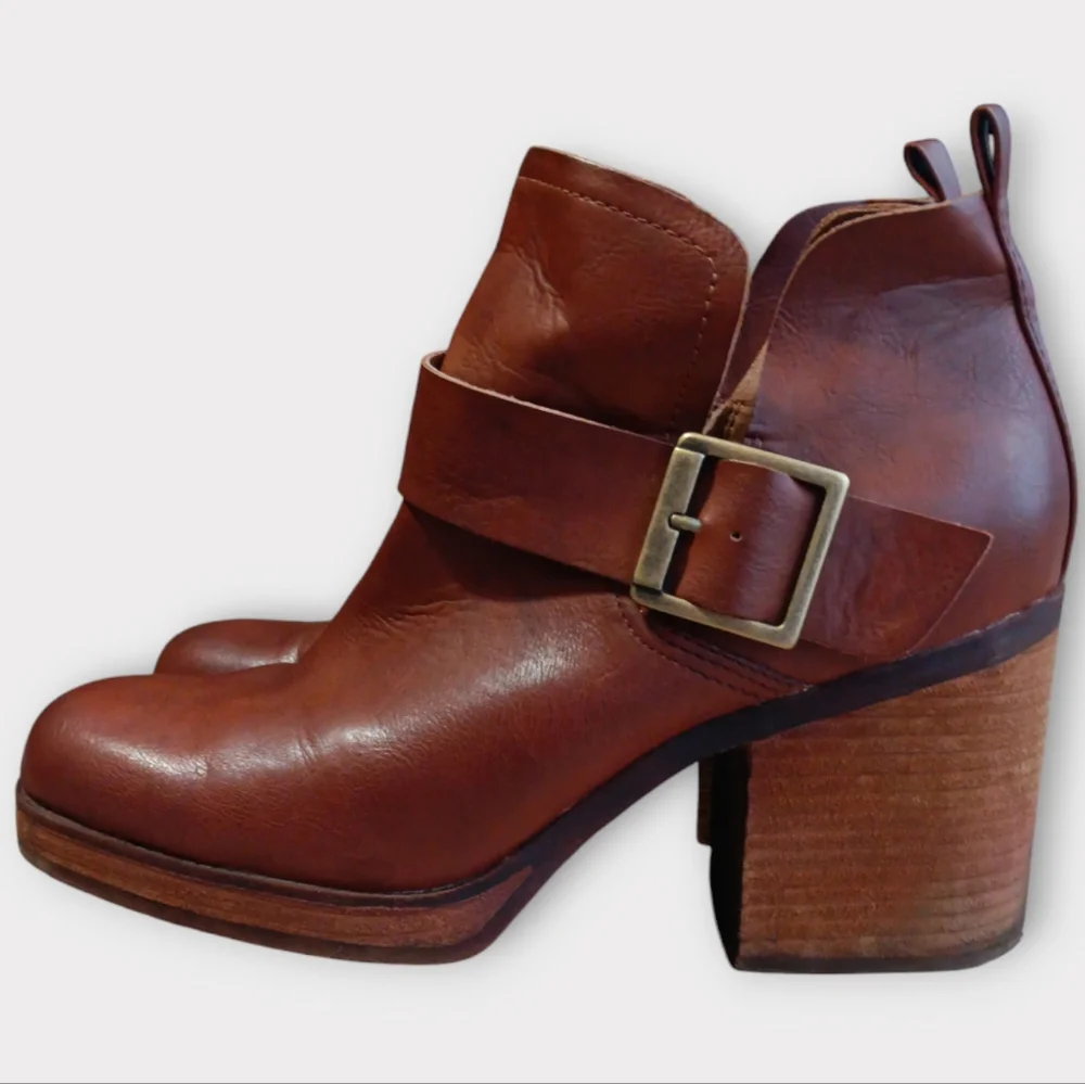 🤎KORKS KARI BOOTIES WOMEN'S SIZE 10 BROWN HEEL SIDE BUCKLE SQUARE TOE BO - Picture 5 of 9